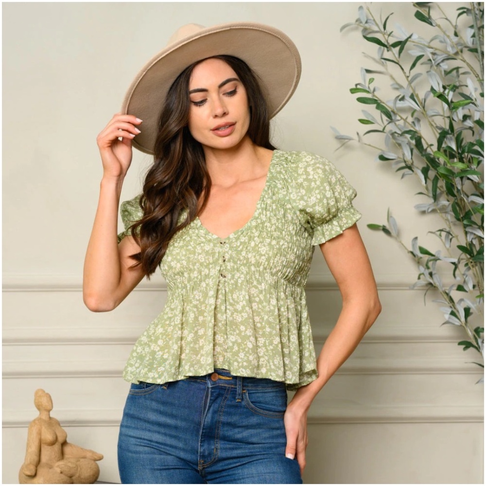 SHORT PUFF SLEEVE V-NECK FLORAL SMOCK TOP